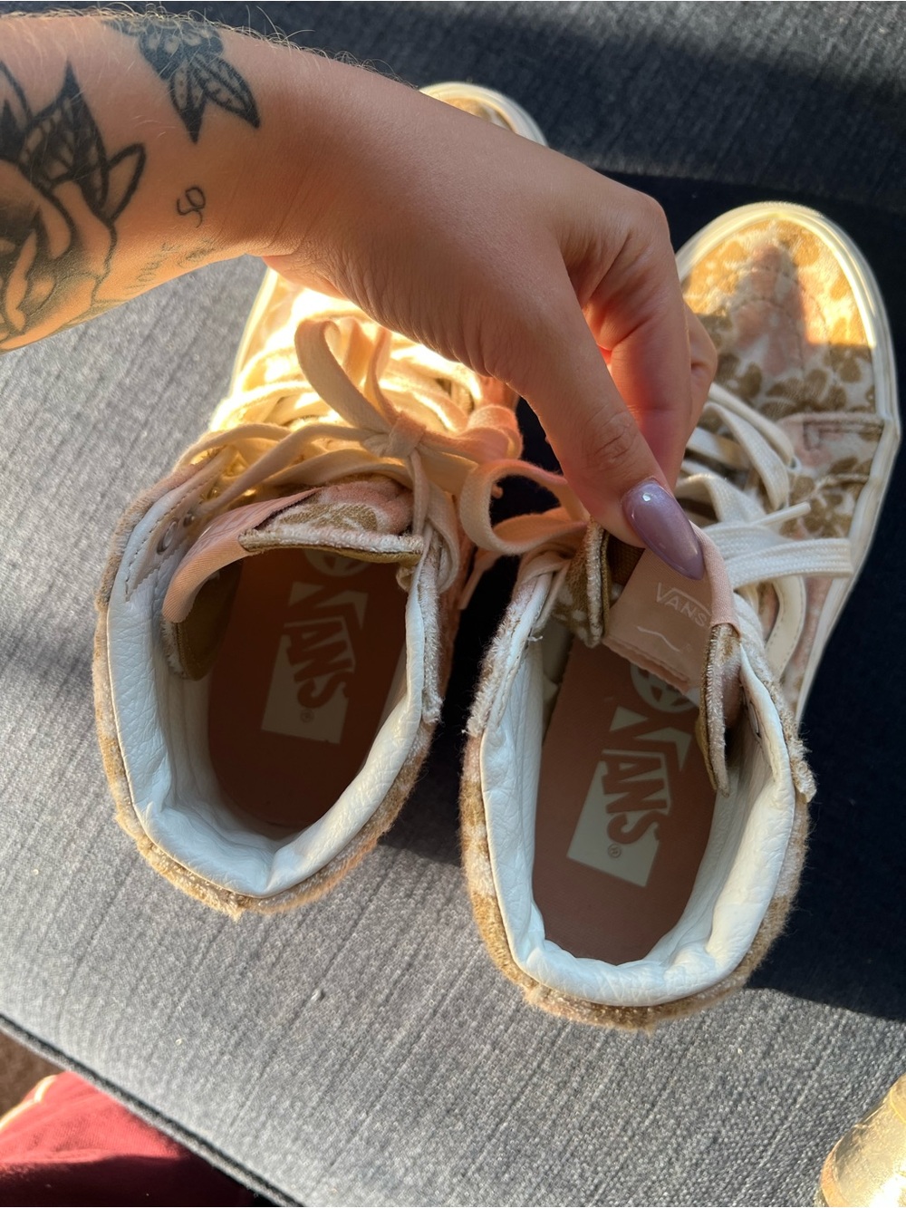 High-Top Women's Vans in Cream and Peach - Picture 8 of 8